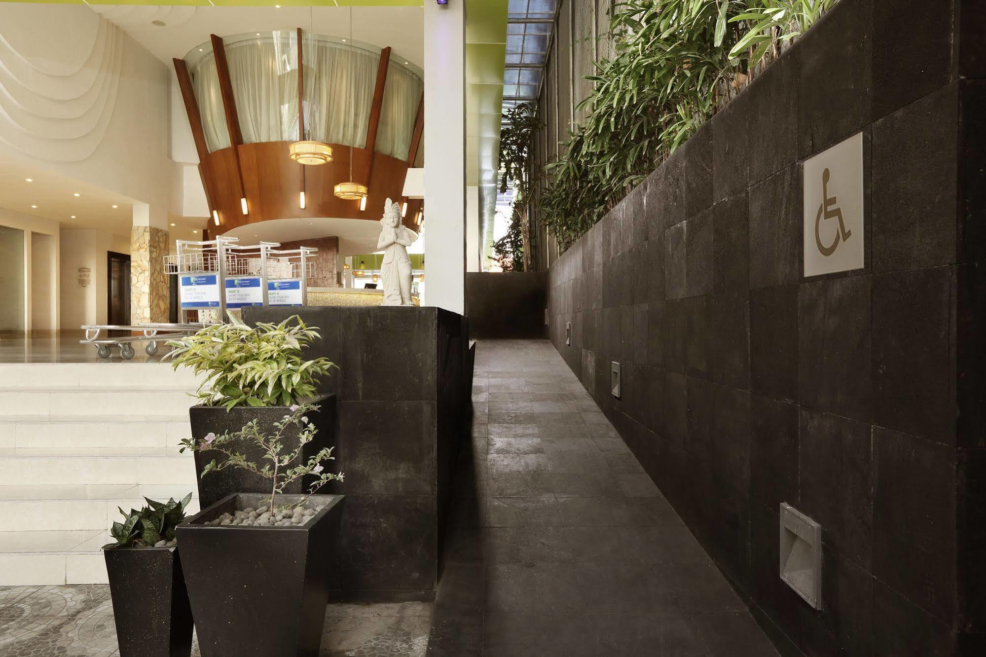 Resort Diamond Kuta Bali 4*